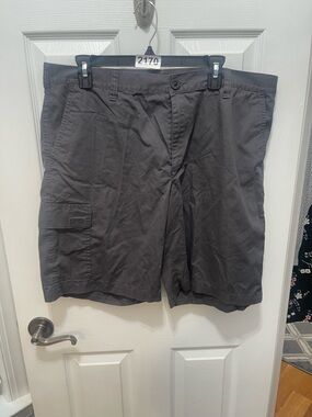 Columbia Men's Dark Gray Cargo Shorts